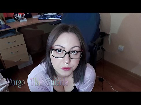 ❤️ Σέξι κορίτσι με γυαλιά πιπιλίζει Dildo βαθιά στην κάμερα ☑ Ποιότητα πορνό ❌️❤